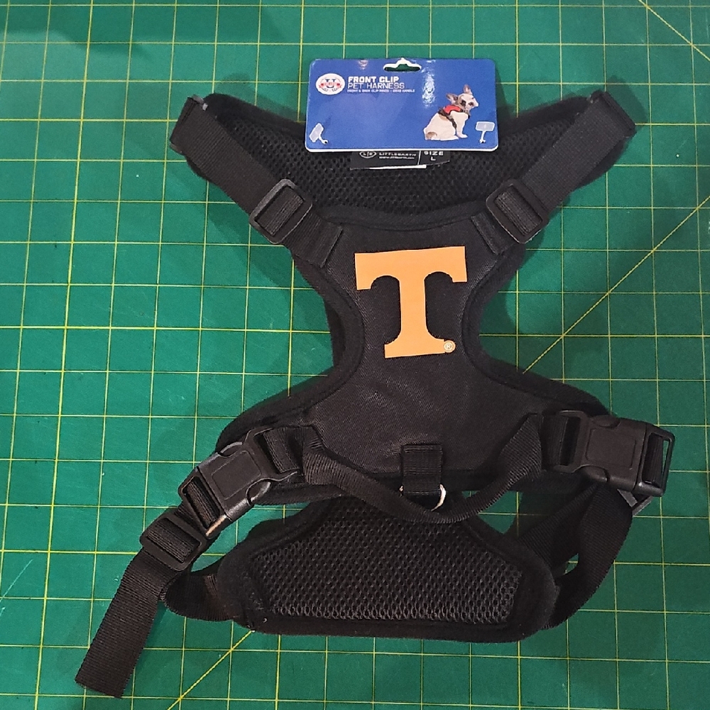Black Dog Harness with Tennesse VOLS  T Logo